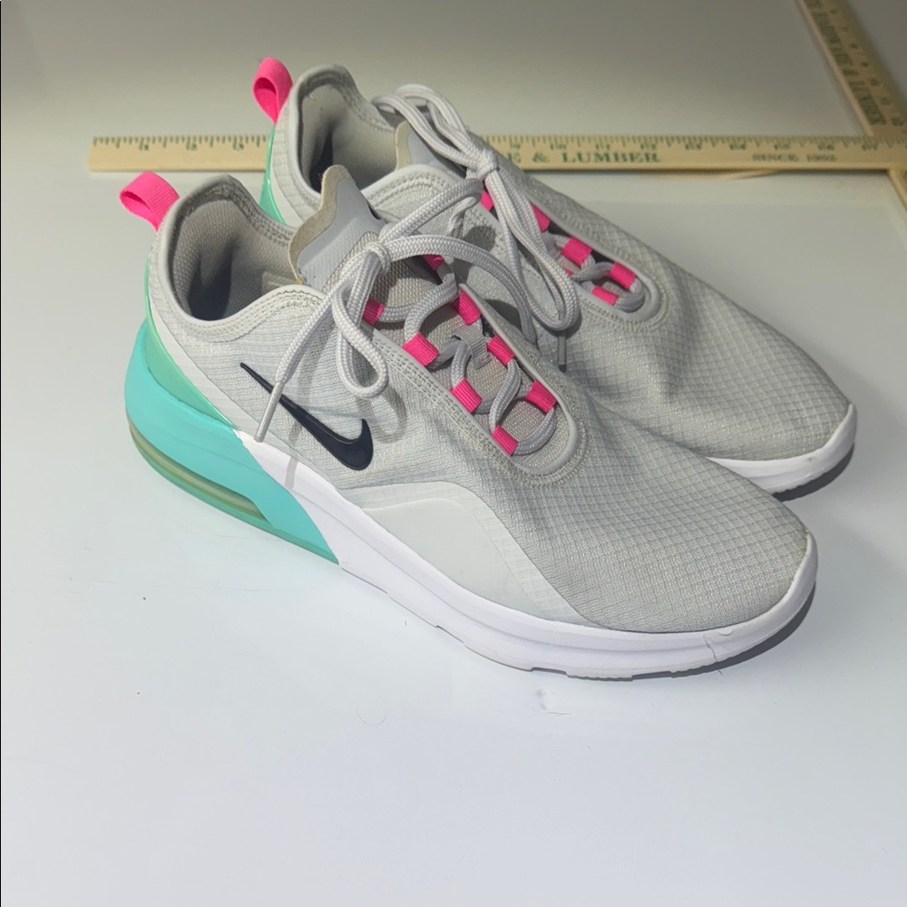 Nike Womens Air Max Motion 2 - Gray Running Shoes Sneakers Size 9.5 - Like New! - Picture 6 of 13